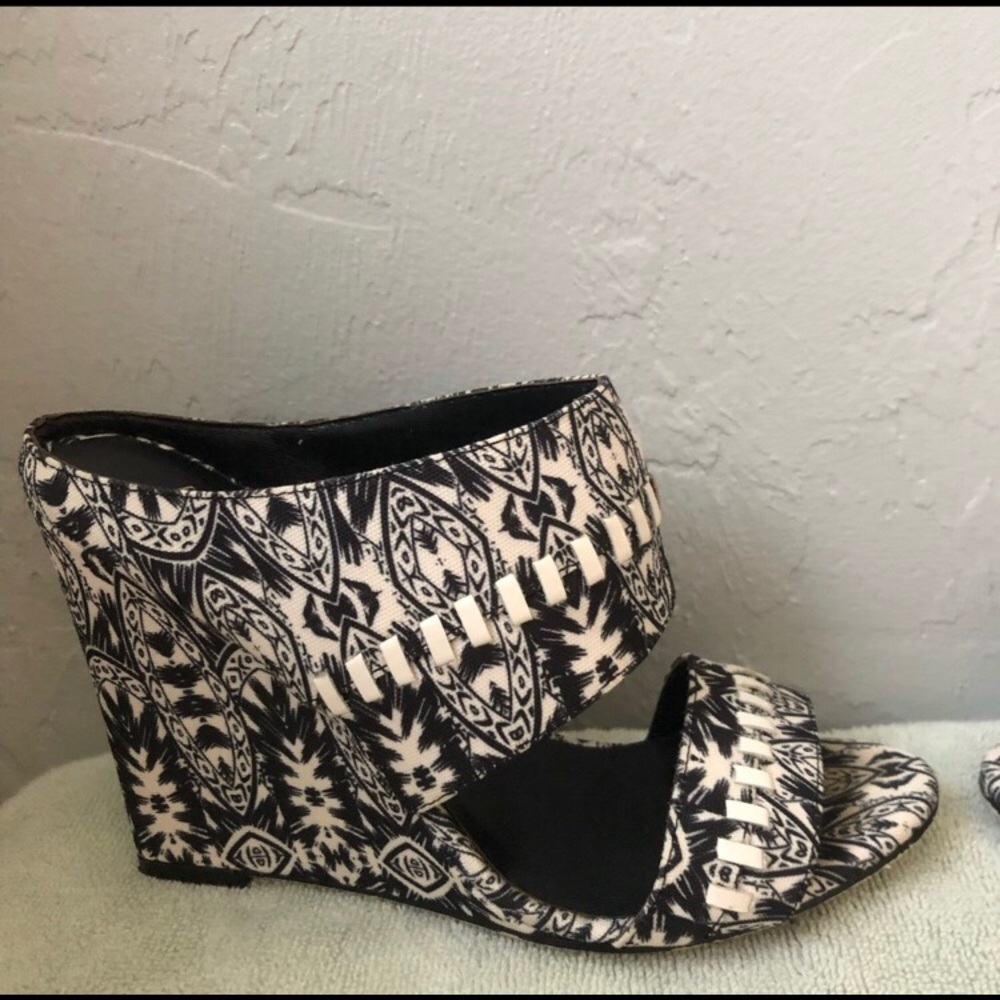 Nicole Miller artelier Orlando wedges